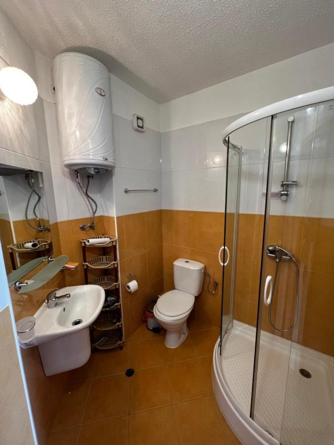 Modern Beachfront Apartment With Pool Ravda Exteriör bild