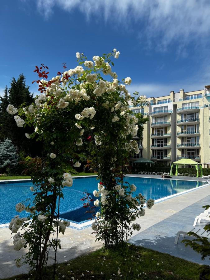 Modern Beachfront Apartment With Pool Ravda Exteriör bild